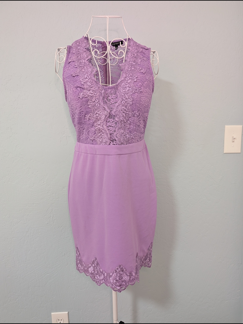 Entry Lavender Lace-Detail Sleeveless Midi Dress